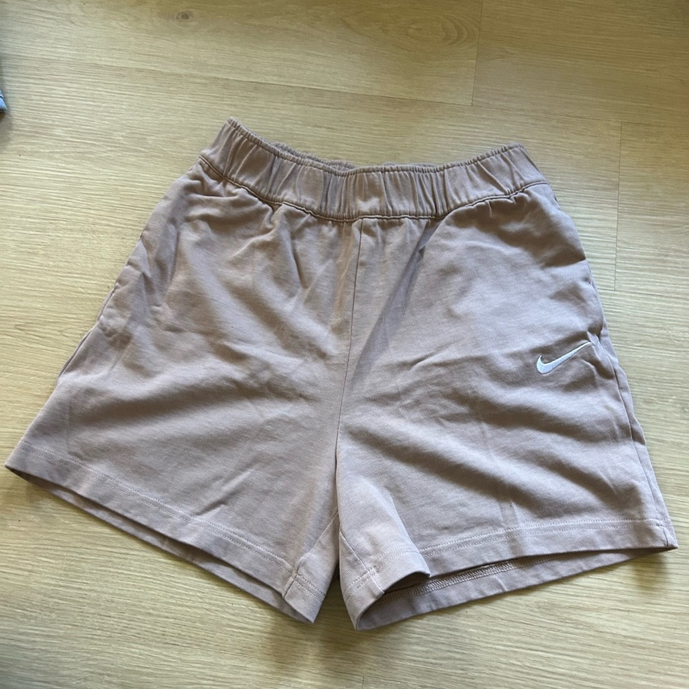 Nike Women's cotton mauve Shorts